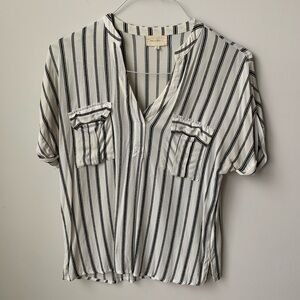Melloday Short Sleeve Black and White Vertical Striped V-Neck Top Size Small